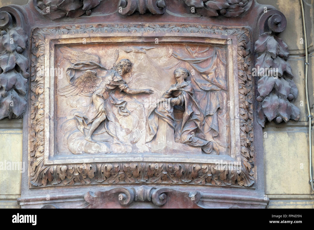 Il sollievo di annunciazione scena sulla facciata della casa a Bologna, Italia, il 04 giugno, 2015 Foto Stock