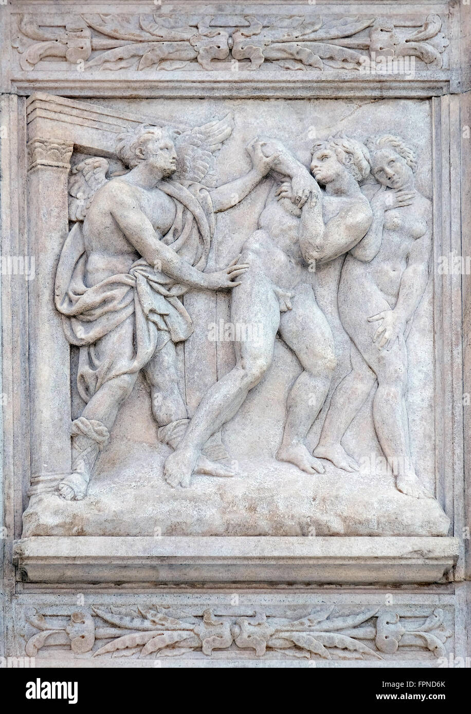 Cacciata dal Paradiso, la genesi di rilievo sul portale di San Petronio Basilica di Bologna, Italia Foto Stock