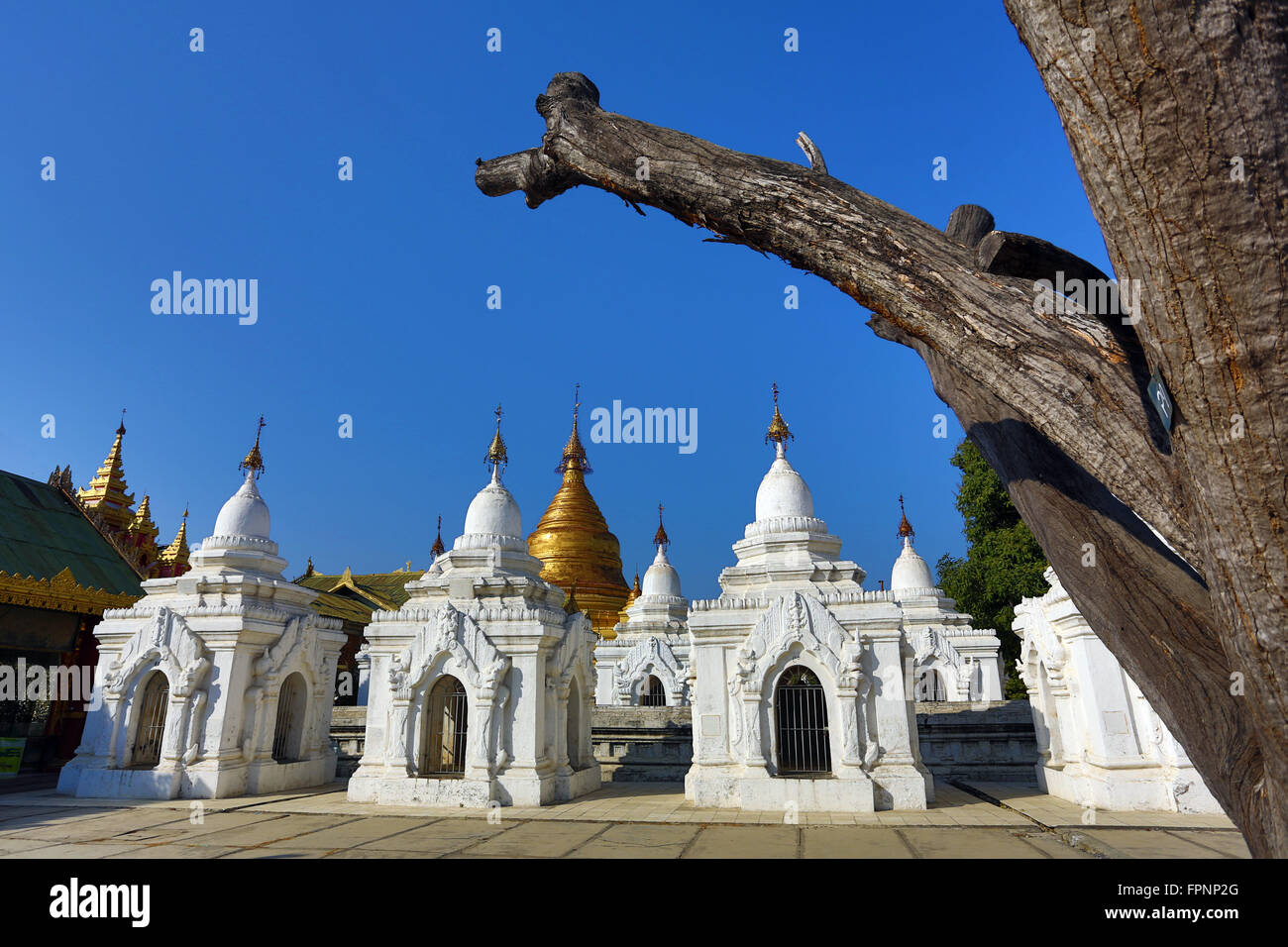 La Pagoda Kuthodaw, Mandalay Myanmar (Birmania) Foto Stock