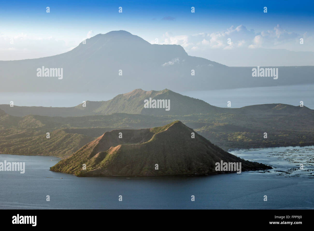 Asia, Asia orientale, Filippine Batangas, Lago Taal, acqua dolce lago caldera, vulcano Crater Lake, isole vulcaniche Foto Stock