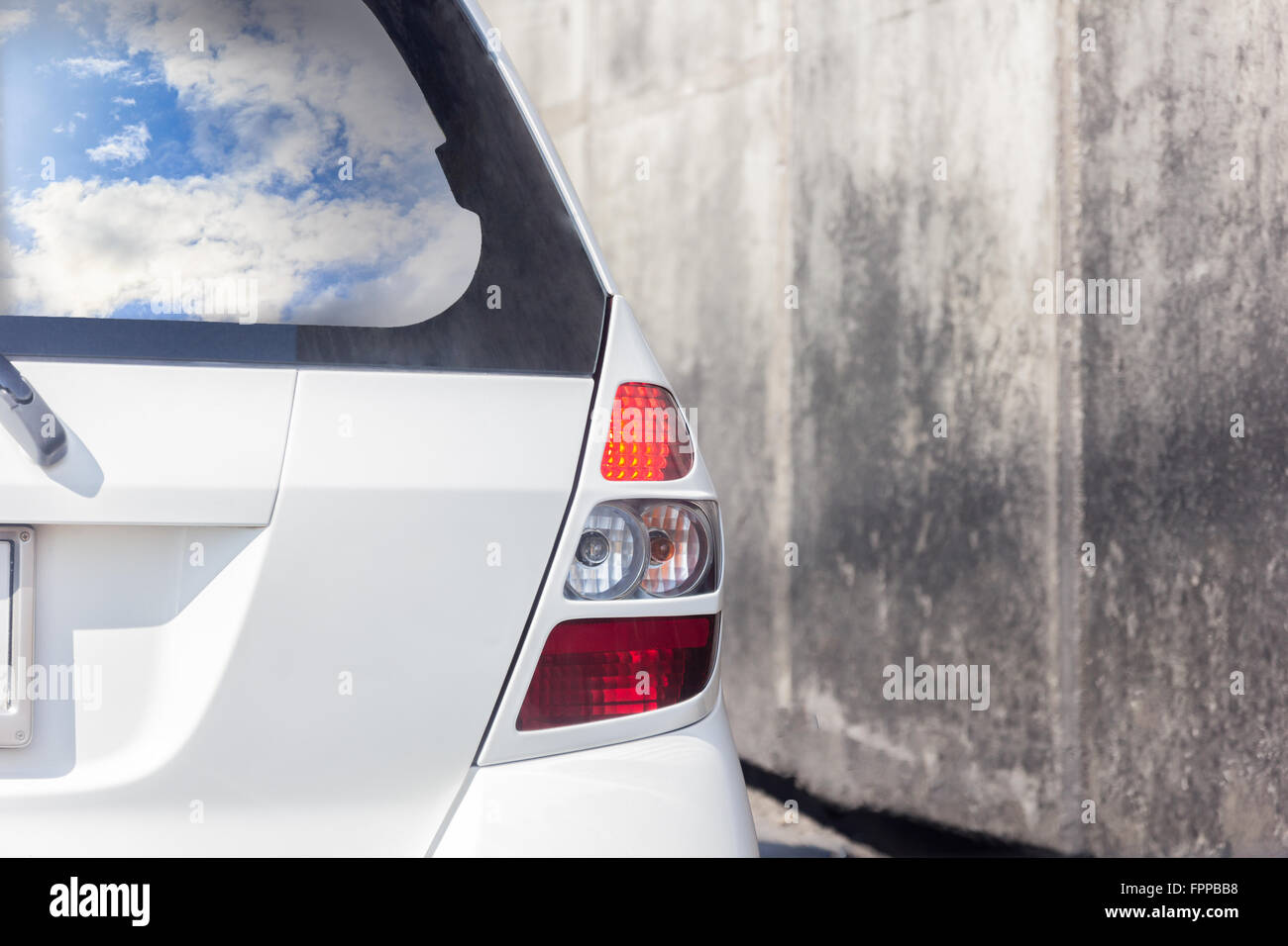 Luce posteriore di una berlina moderna dettaglio Foto Stock