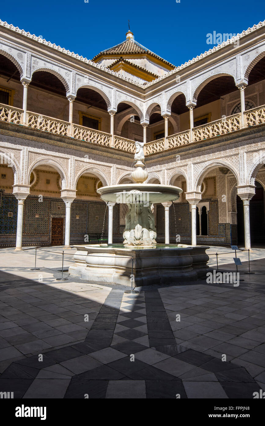 Cortile principale della Casa de Pilatos, Siviglia, Andalusia, Spagna Foto Stock