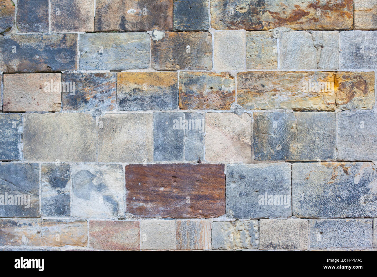 Il vecchio muro di pietra vicino al Ponte Carlo a Praga Foto Stock