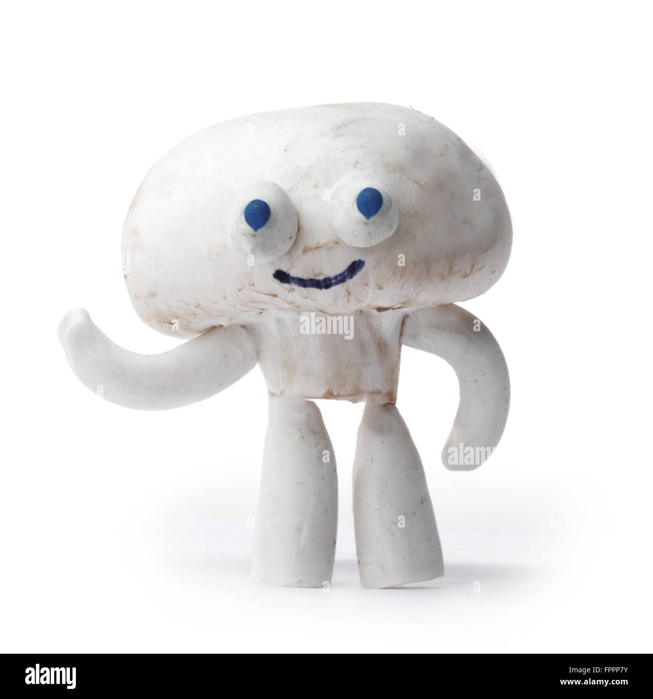 Divertente di funghi champignon mascotte sventolando si è isolato su sfondo bianco Foto Stock