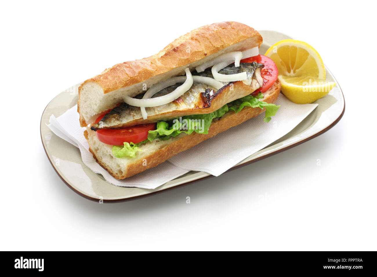 Sgombri sandwich di pesce,balik ekmek,cibo turco isolati su sfondo bianco Foto Stock