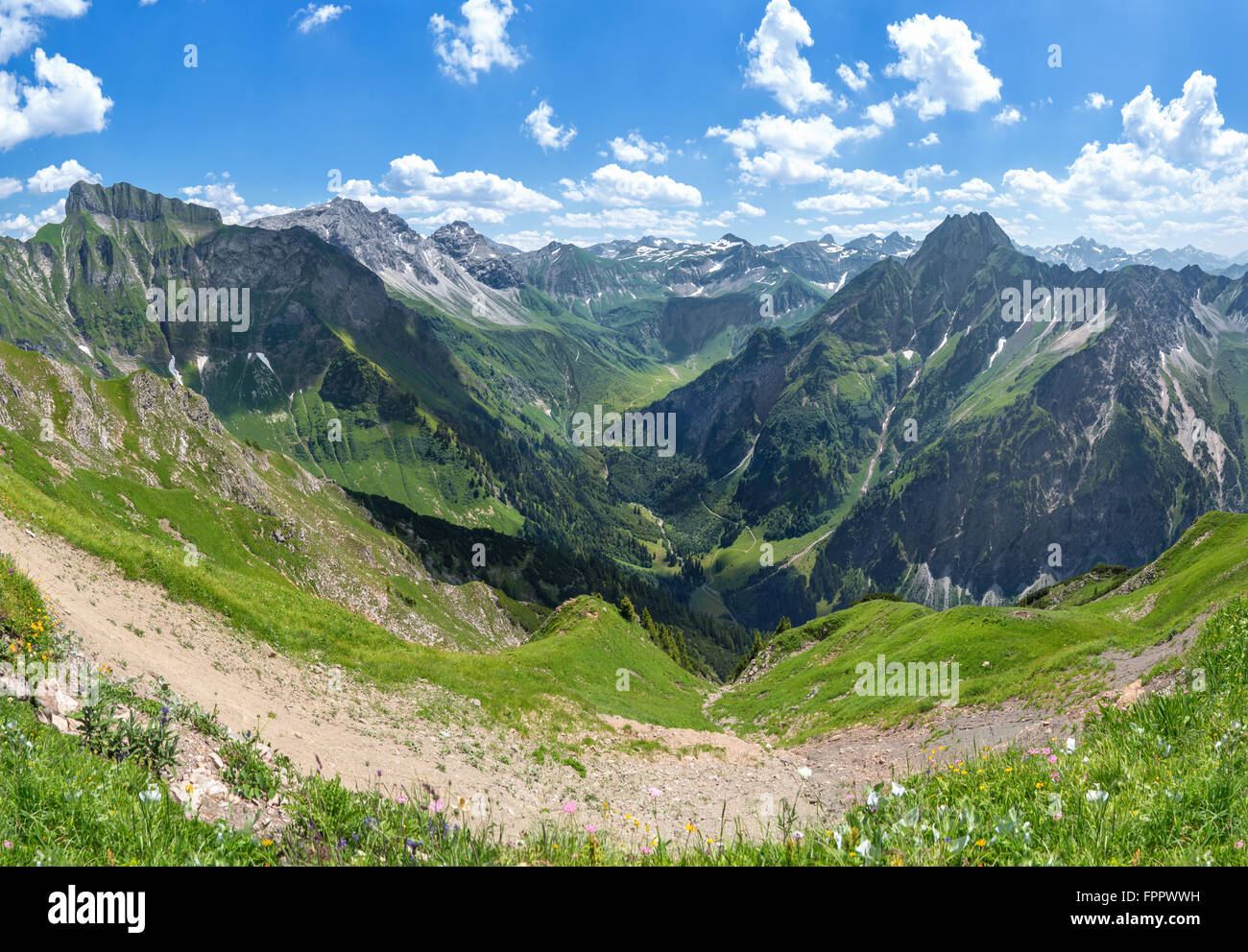 Paesaggio di montagna in Algovia Alpi con Schneck e Hoefats Foto Stock