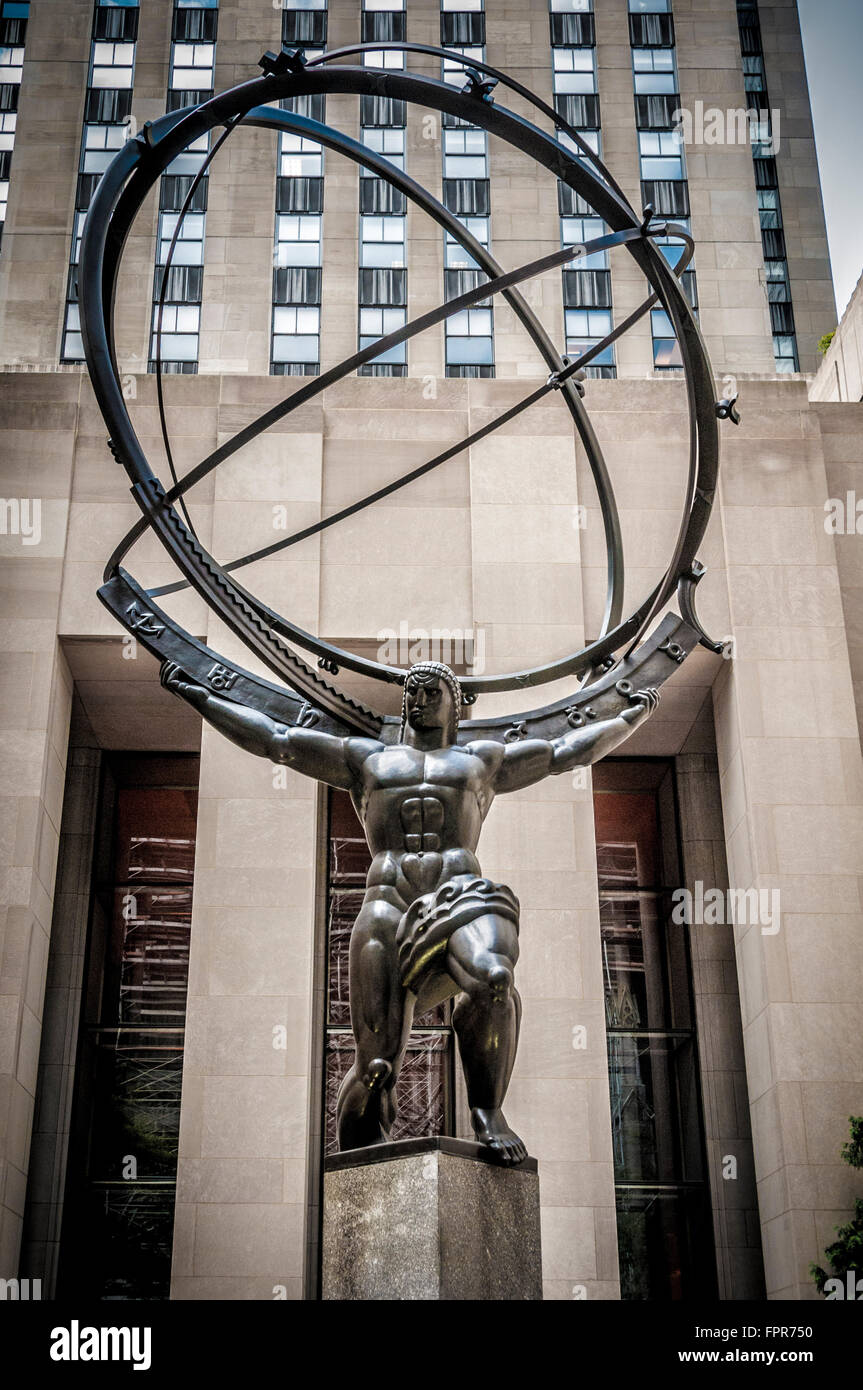 La scultura al di fuori del Rockefeller Center di New York, Stati Uniti d'America. ATLAS (1937) Lee Lawrie e René Paul Chambellan Foto Stock