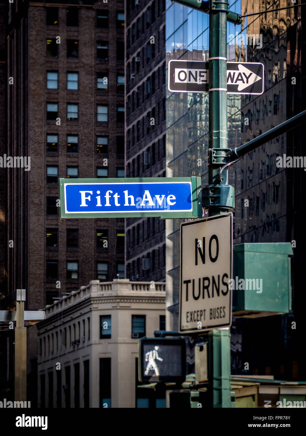 Quinta Avenue segno, New York, Stati Uniti d'America. Foto Stock