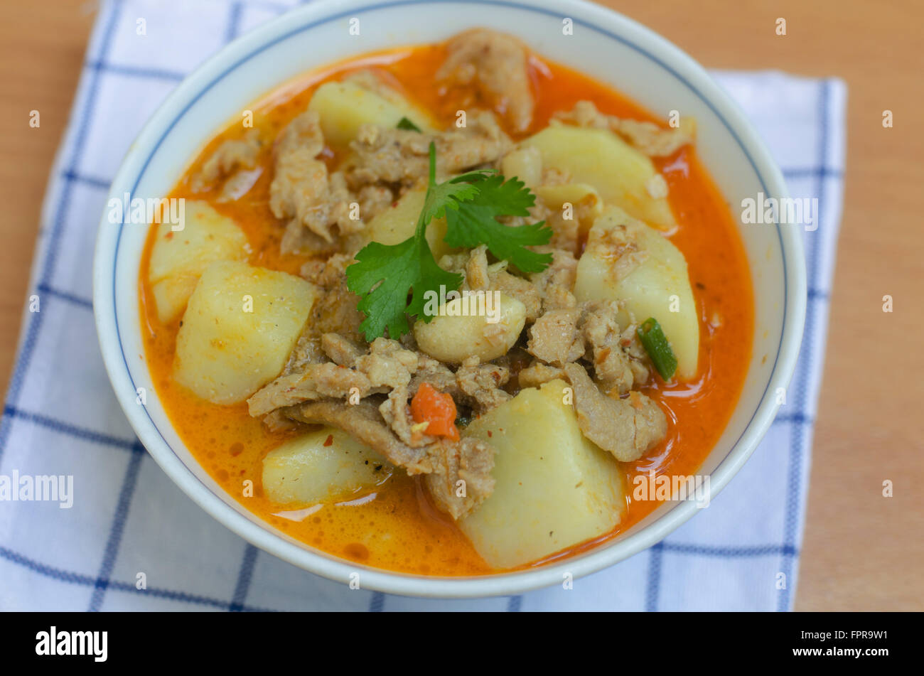 zuppa di carne di maiale al curry Foto Stock