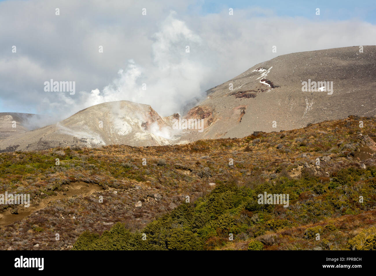 Montare Tongariro è un 1978 metro alto vulcano nel Parco Nazionale di Tongariro in Nuova Zelanda con un recente eruzione del 06.08.2012 Foto Stock