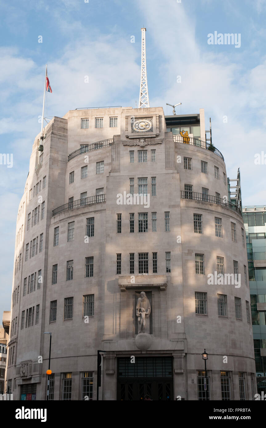 Ingresso della britannica BBC Broadcasting House Portland Place London REGNO UNITO Foto Stock