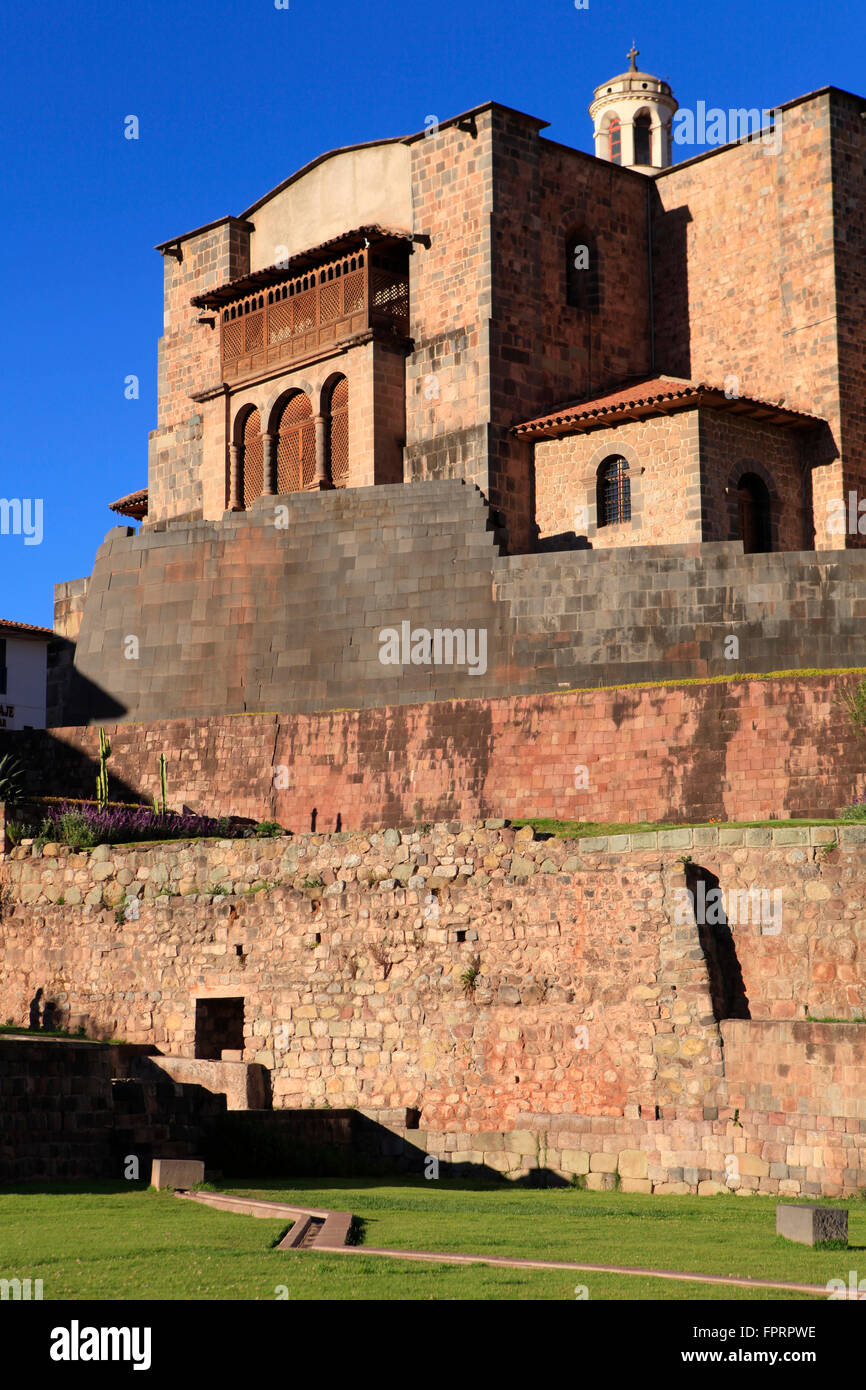 Geografia/travel, Americhe, Perù, Ande, Cusco, la chiesa e il convento di Santo Domingo, costruita sulle rovine di Coricancha Inca Foto Stock