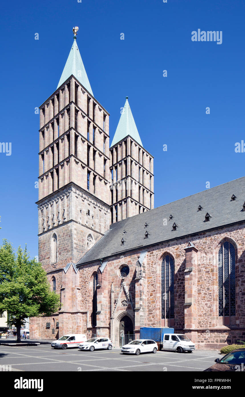 La chiesa di San Martino con torri ricostruita nel 1958, Kassel, Hesse, Germania Foto Stock