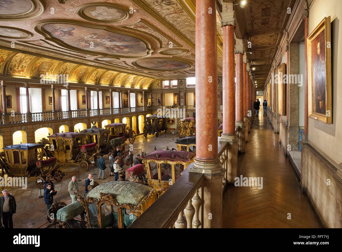 Allenatore Nazionale Museo interno - Museu Nacional Dos Coches, Belem, Lisbona, Portogallo, storico carrelli, pullman Foto Stock