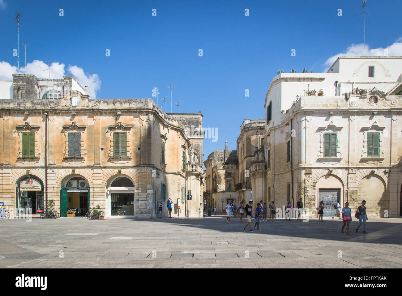 Lecce, Italia - 6 Agosto 2014: Dettaglio degli edifici in stile barocco in Piazza Duomo, Lecce. Foto Stock