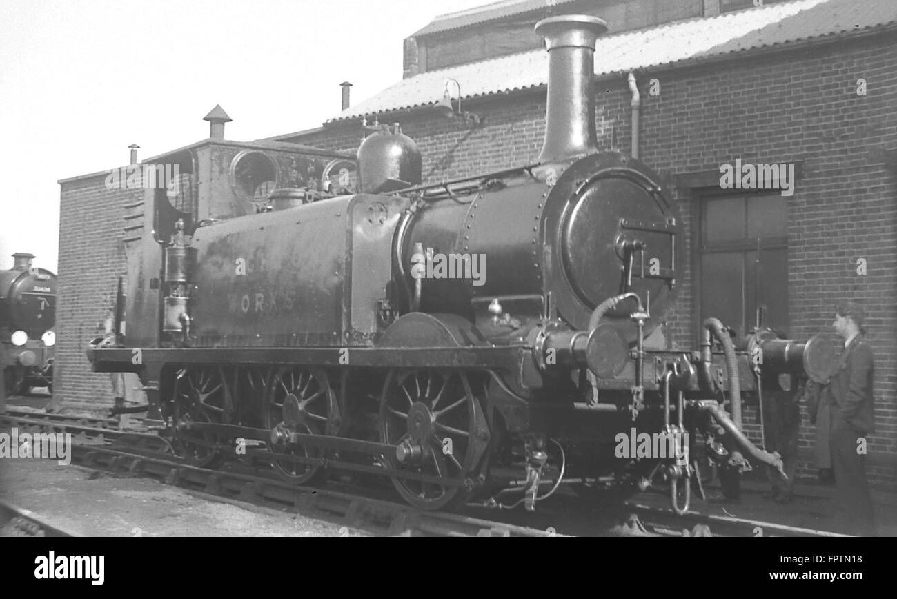 LBSCR A1X 0-6-0T locomotiva a vapore 377S (ex No.35 Morden) come opere di Brighton il deviatore in ottobre 1952 Foto Stock