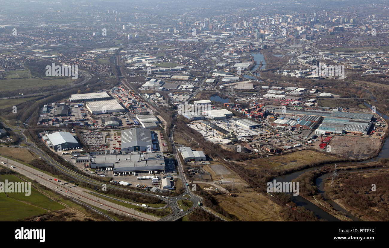 Vista aerea delle unità industriali e nelle fabbriche Stourton allo svincolo 44 della M1, EST Leeds, Regno Unito Foto Stock