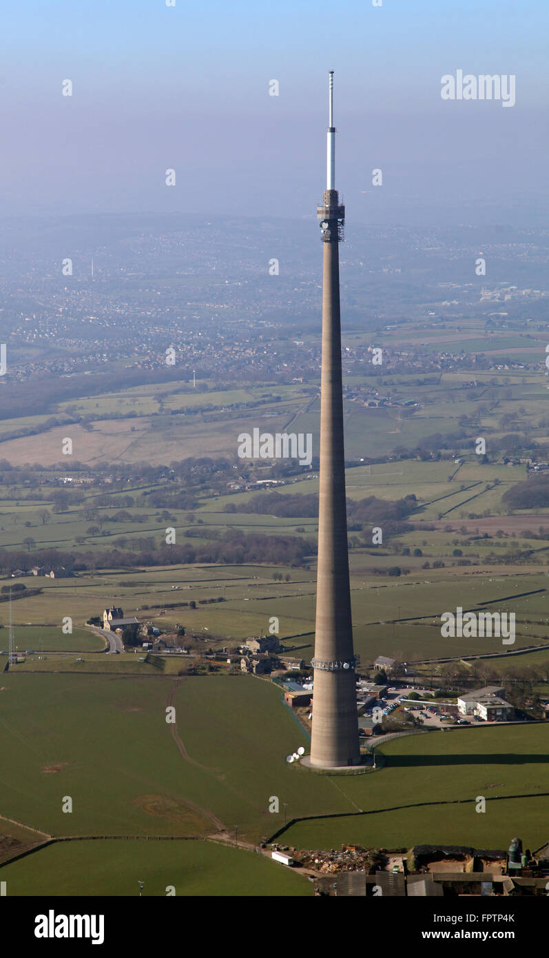 Vista aerea del Emley Moor TV antenna del montante di trasmettitore in West Yorkshire, Regno Unito Foto Stock