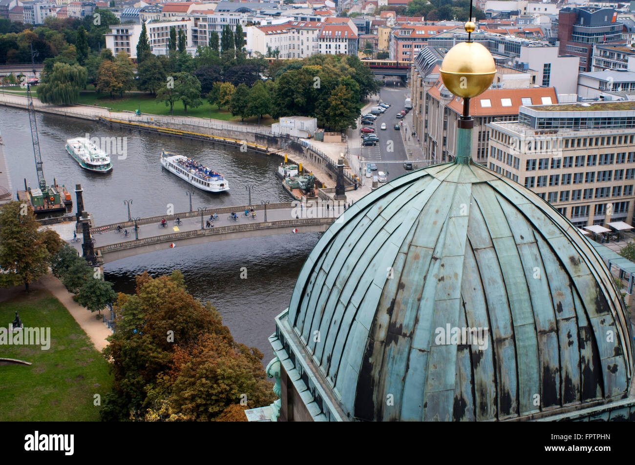 Il fiume Sprea, dalla cima della Cattedrale di Berlino o Berliner Dom, una chiesa evangelica costruito nel 1905 dal re Federico Guglielmo IV. Essere Foto Stock