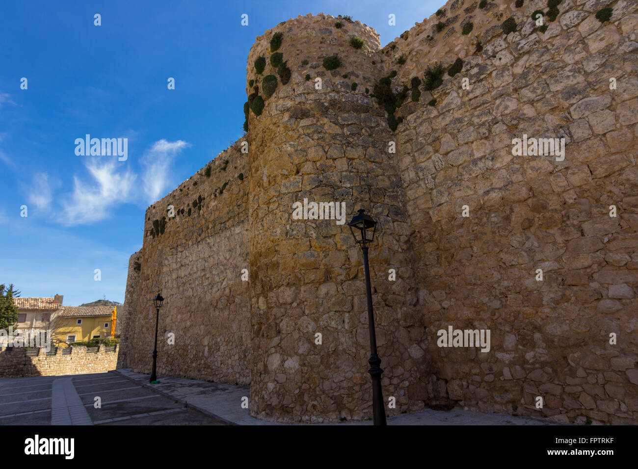 Tipiche le strade e gli edifici della famosa città di Cuenca, Spagna Foto Stock