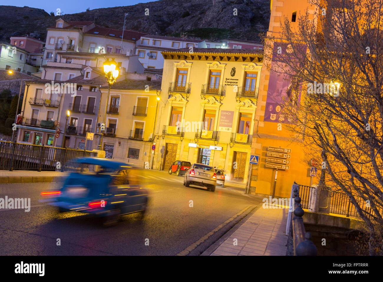 Tipiche le strade e gli edifici della famosa città di Cuenca, Spagna Foto Stock