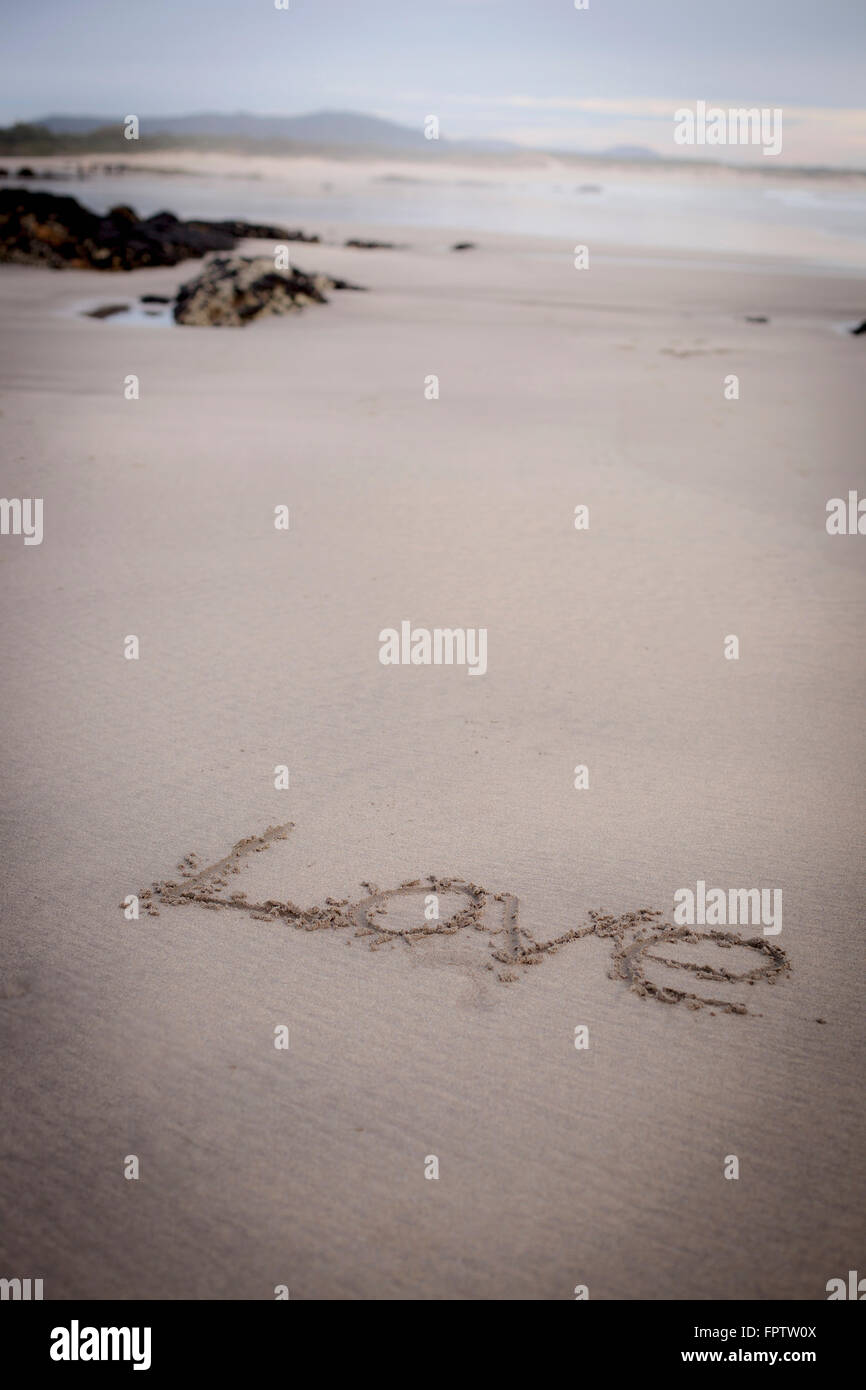 Amore scritto nella sabbia sulla spiaggia di Viana do Castelo, Regione Norte, Portogallo Foto Stock