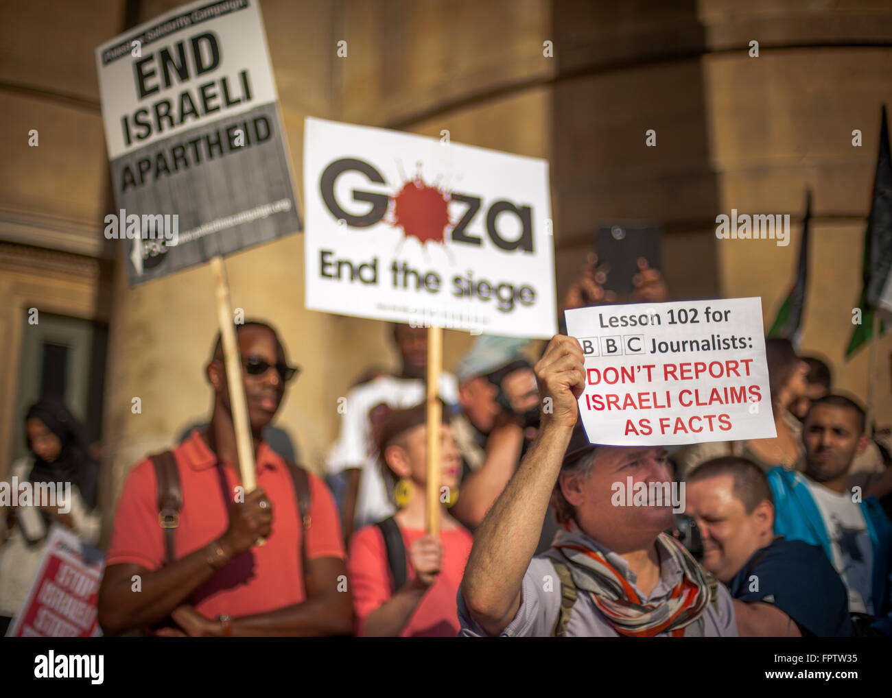 Manifestanti contro Pro-Israeli BBC Bias, luglio 15, 2014, Londra Foto Stock