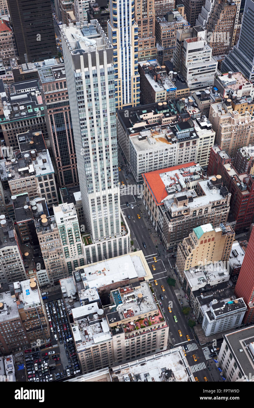 Visualizzare il traffico sulla Quinta Avenue dalla sommità di Empire State Building Foto Stock