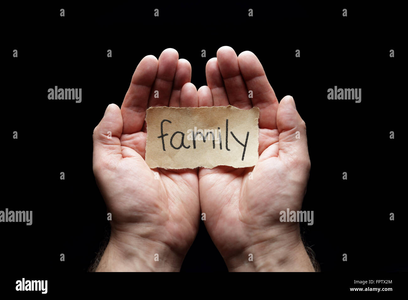 Famiglia con la protezione delle mani a tazza, concept per amore, la salute, la sicurezza e la cura Foto Stock