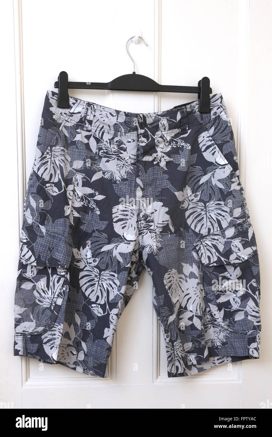 Uomini Shorts con foglie stampate Foto Stock