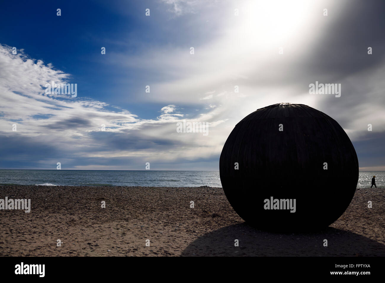 Sfera nero hut attorno ad una stazione bagnino a Woodbine Beach Toronto Foto Stock