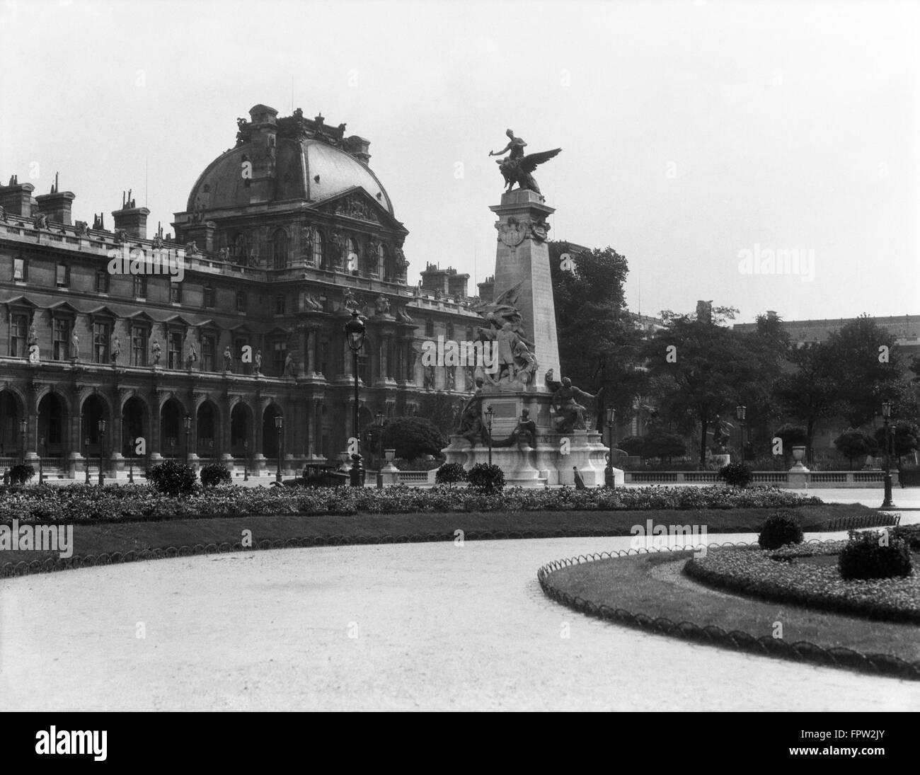Negli anni trenta le Louvre Museum e Giardini PARIGI FRANCIA Foto Stock