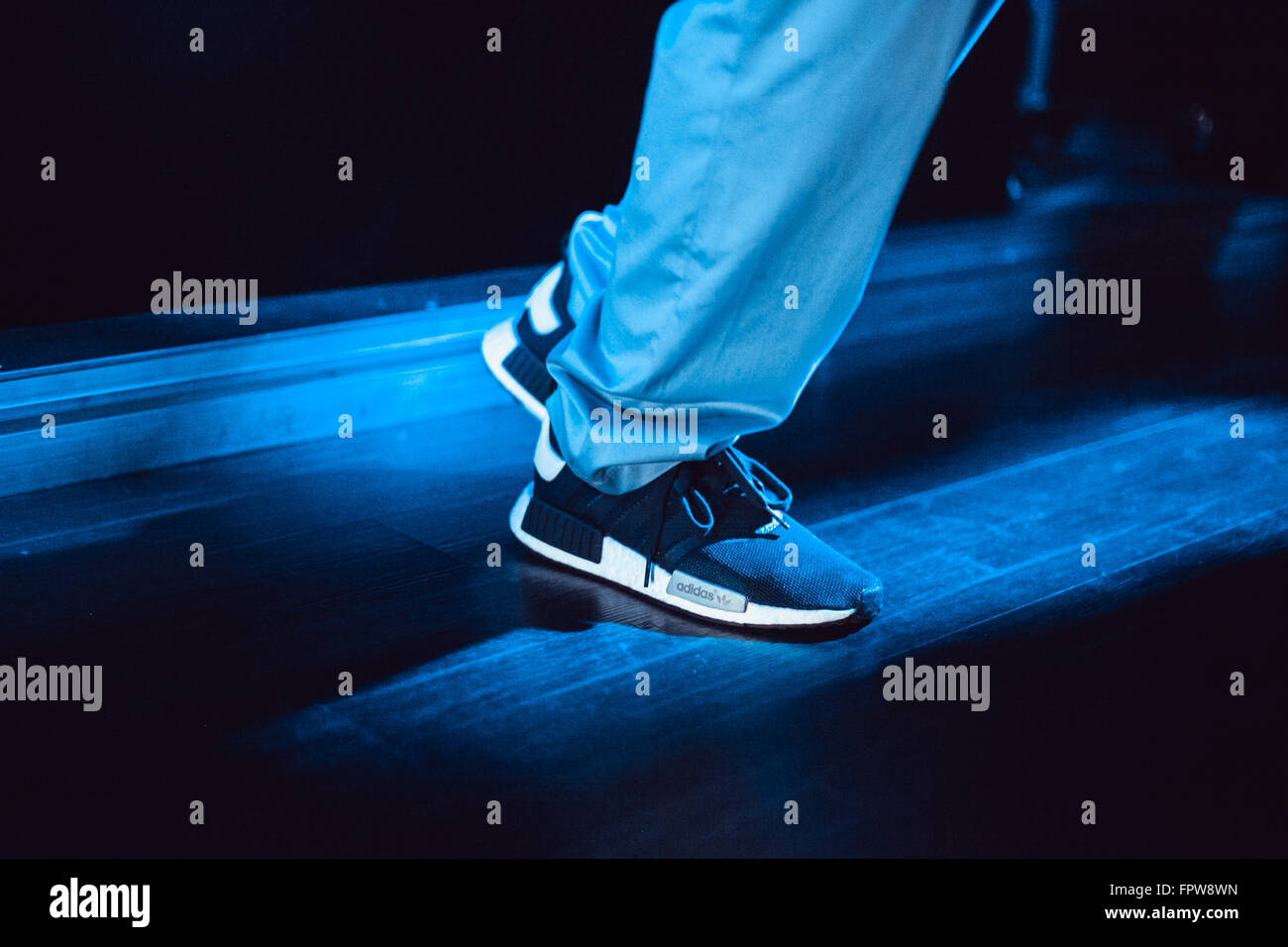 Adidas nmd immagini e fotografie stock ad alta risoluzione - Alamy