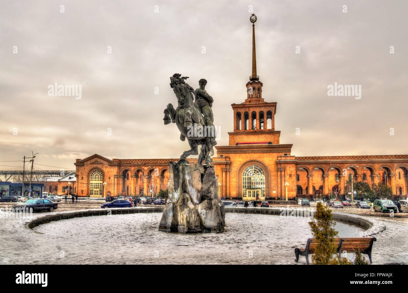 David di Sassoun statua e Yerevan stazione ferroviaria Foto Stock