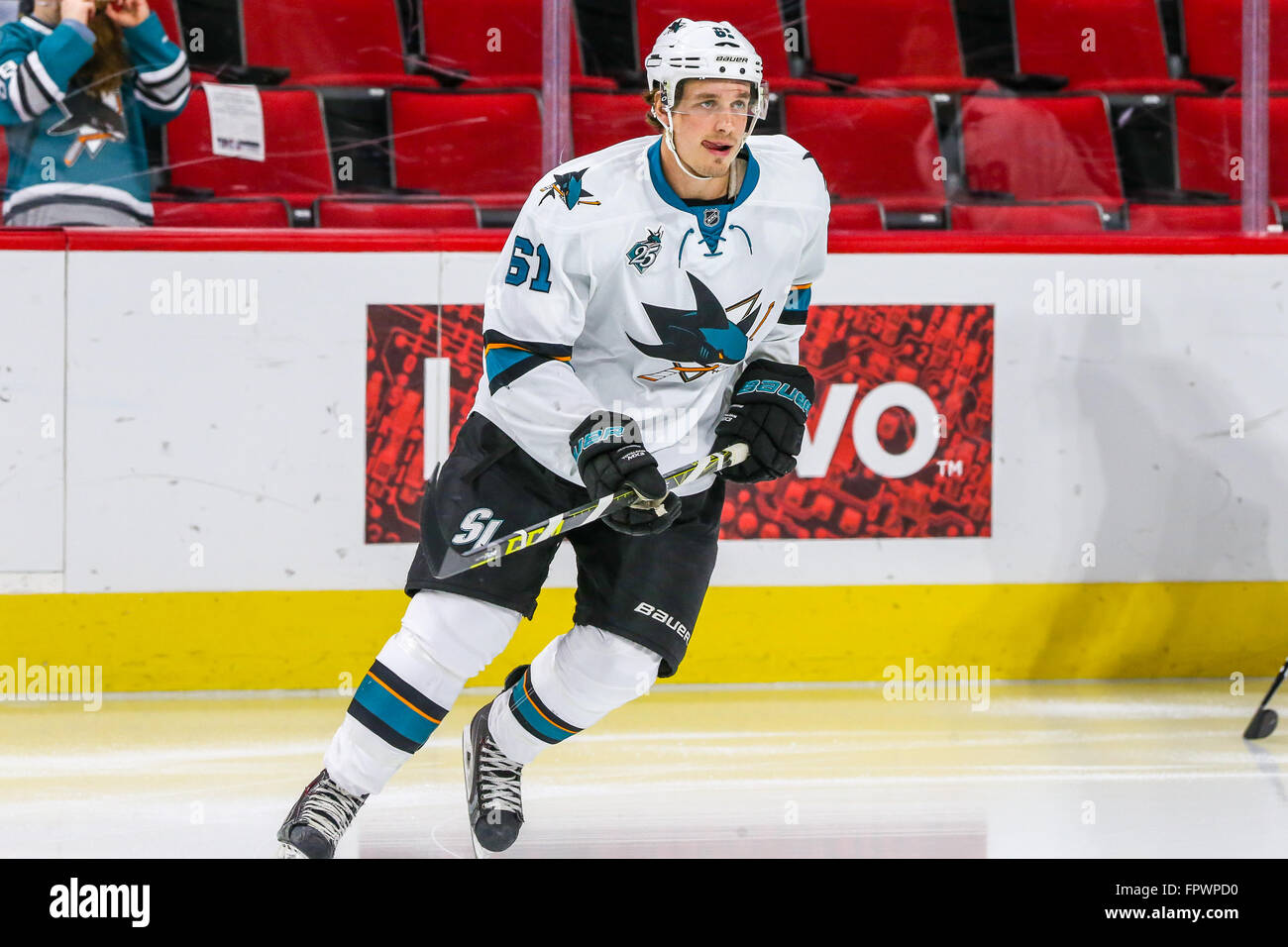 San Jose Sharks defenceman Justin Braun (61) durante il gioco NHL tra gli squali di San Jose e Carolina Hurricanes al PNC Arena. Foto Stock