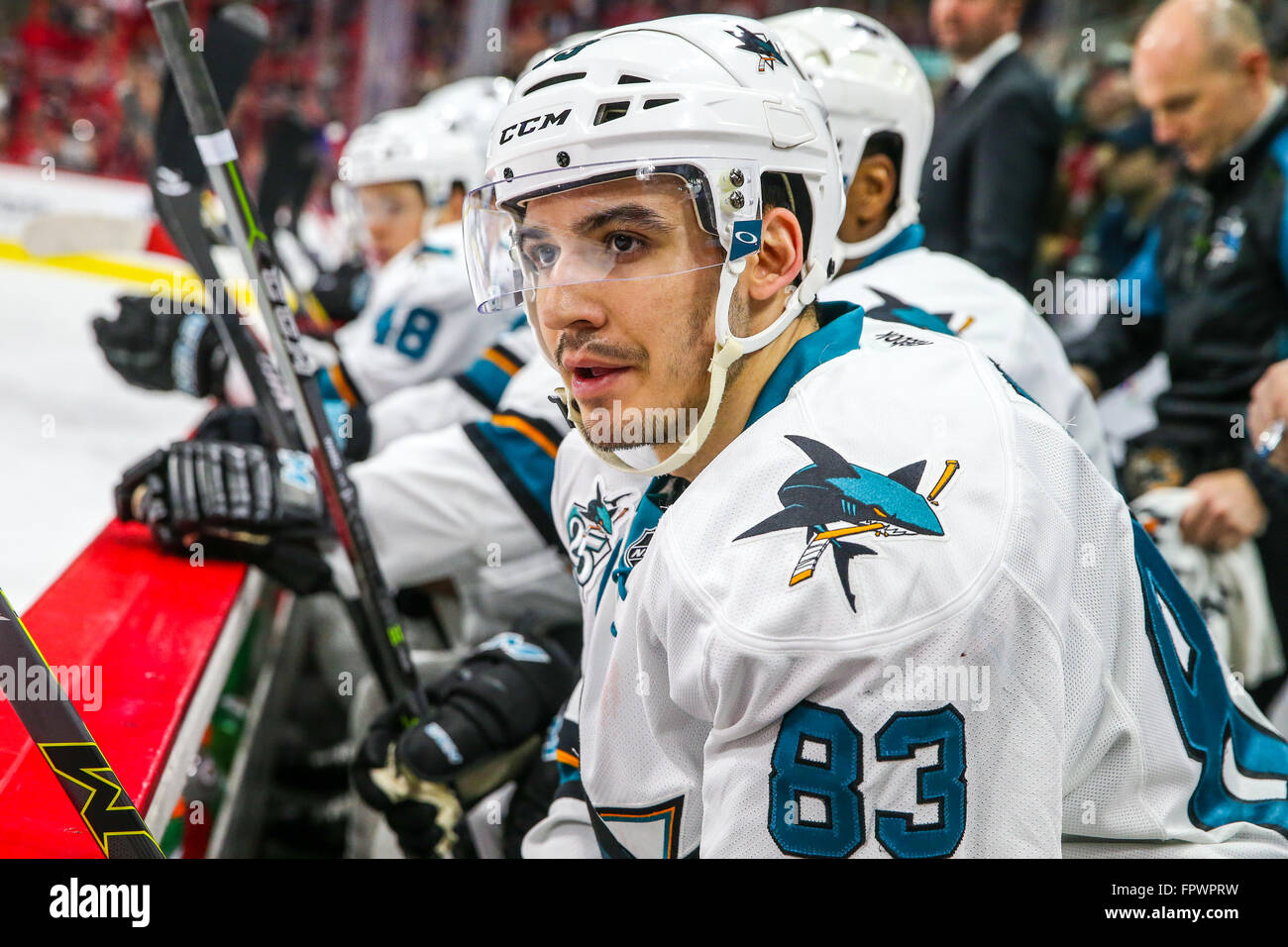San Jose Sharks ala sinistra Matt Nieto (83) durante il gioco NHL tra gli squali di San Jose e Carolina Hurricanes al PNC Arena. Foto Stock