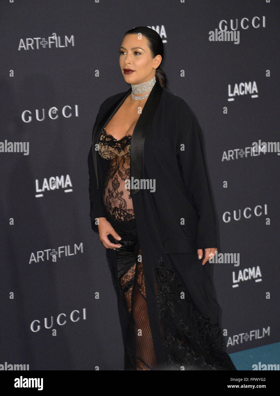 LOS ANGELES, CA - 7 Novembre 2015: Kim Kardashian ovest alla 2015 LACMA Art + Film Gala presso il Los Angeles County Museum of Art. Foto Stock