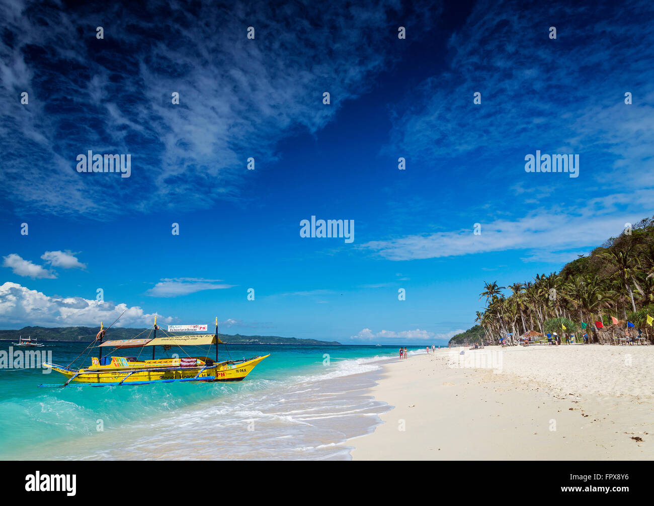 Tradizionali asiatici filippino traghetto taxi tour barche su puka beach in tropicale boracay filippine Foto Stock