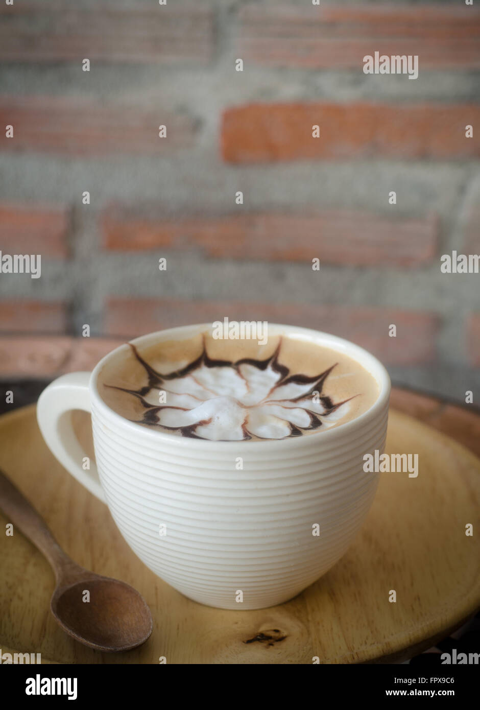 Una tazza di caffè con latte art Foto Stock