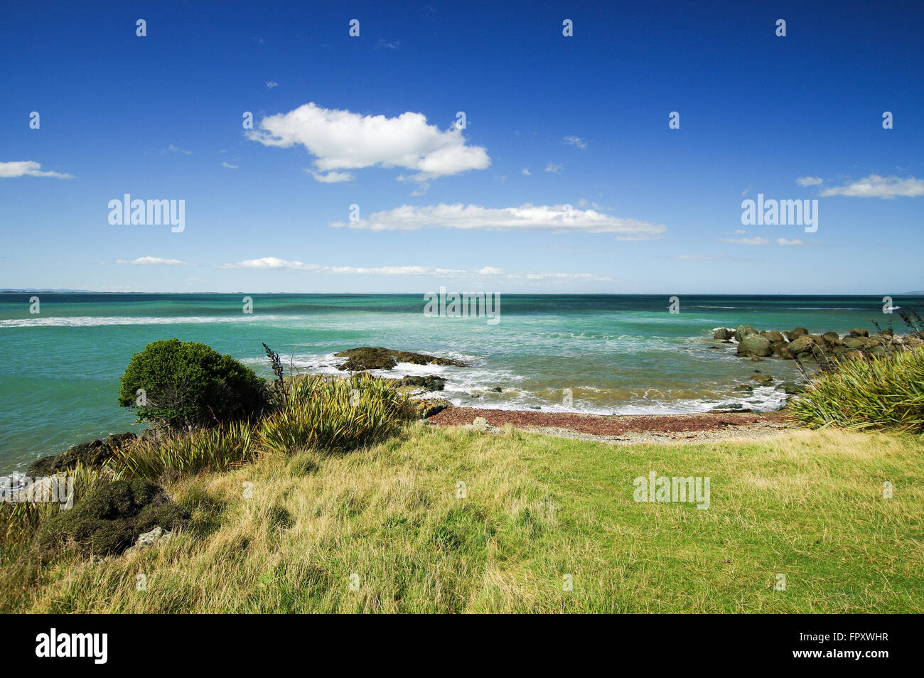 Southland costa su una soleggiata giornata estiva - Nuova Zelanda Foto Stock