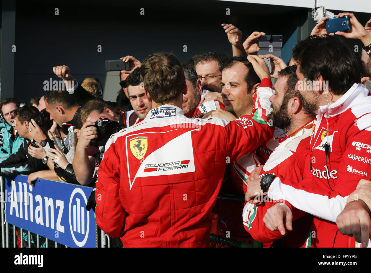 Marzo 20, 2016 - Melbourne, Australia - Sebastian Vettel della Germania e la Scuderia Ferrari è visto dopo il 2016 Formula 1 Australian Grand Prix all'Albert Park, circuito di Melbourne, Australia. (Credito Immagine: © Daniele Paglino via ZUMA filo) Foto Stock
