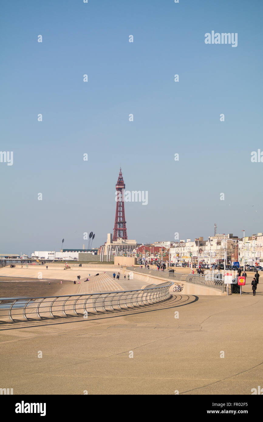 Blackpool, Regno Unito. Xx Marzo 2016. notizie meteo. È una bella giornata in Blackpool con Non una nuvola in cielo. Ottimo inizio per il primo giorno di primavera Credito: Gary Telford/Alamy live news Foto Stock