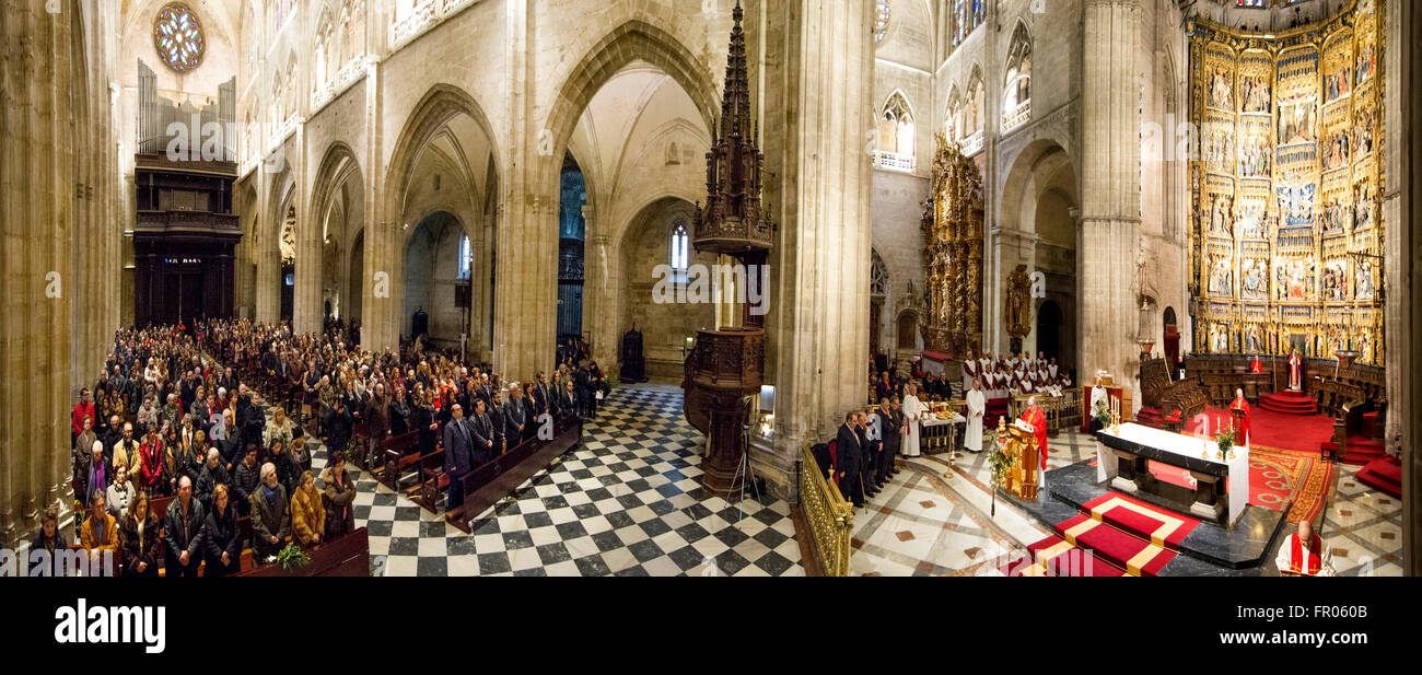 Oviedo, Spagna. Xx marzo, 2016. La Messa nella Cattedrale di Oviedo a Domenica delle Palme, che commemora Gesù" trionfale ingresso a Gerusalemme, il 20 marzo 2016 a Oviedo, Spagna. Credito: David Gato/Alamy Live News Foto Stock