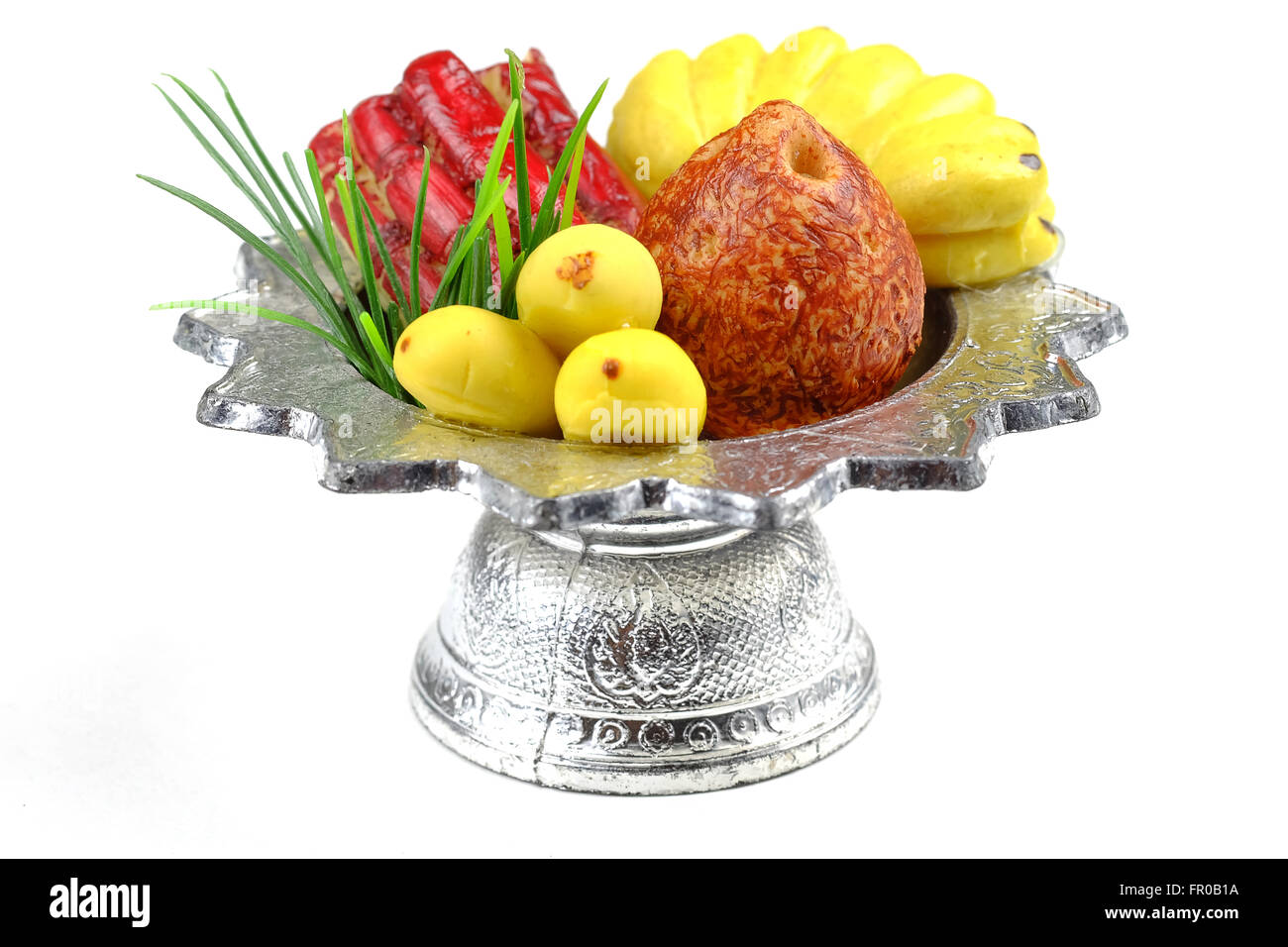 La scultura frutto nel vassoio per il sacrificio per il vagabondaggio spirito Foto Stock