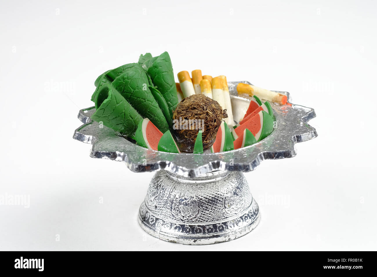 La scultura cibo nel vassoio per il sacrificio per il vagabondaggio spirito Foto Stock