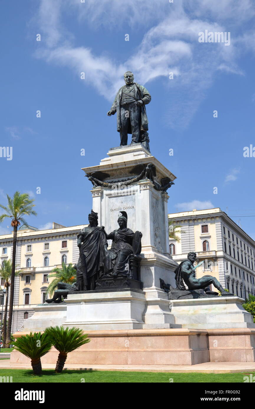 Il monumento di Camillo Cavour primo ministro dell'Italia su Piazza Cavour a Roma, Italia Foto Stock