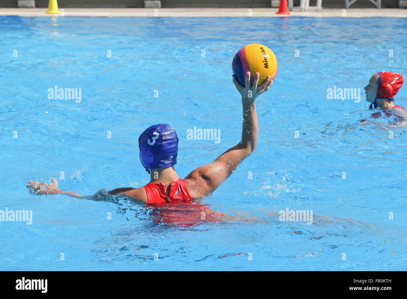 Atene, Grecia - 7, Ottobre 2012 : femmina di pallanuoto campionato. Gioco finale tra la squadra Vouliagmeni da Atene, Grecia (vinto) e da Kinef Kirishi, Russia Foto Stock