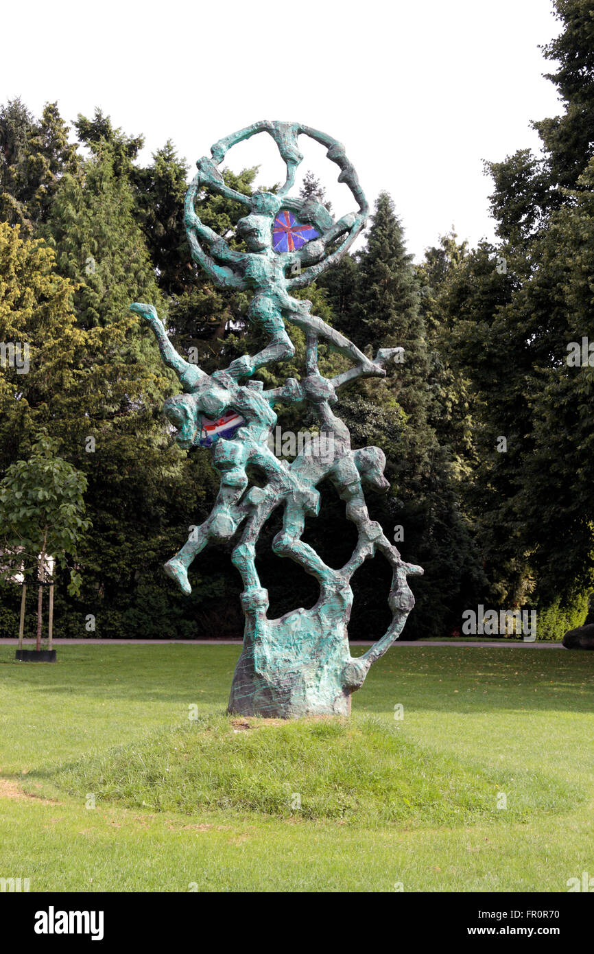 'Til ci incontriamo di nuovo' scultura al di fuori del Hartenstein hotel, Airborne Museum di Oosterbeek, nei pressi di Arnhem, Paesi Bassi. Foto Stock