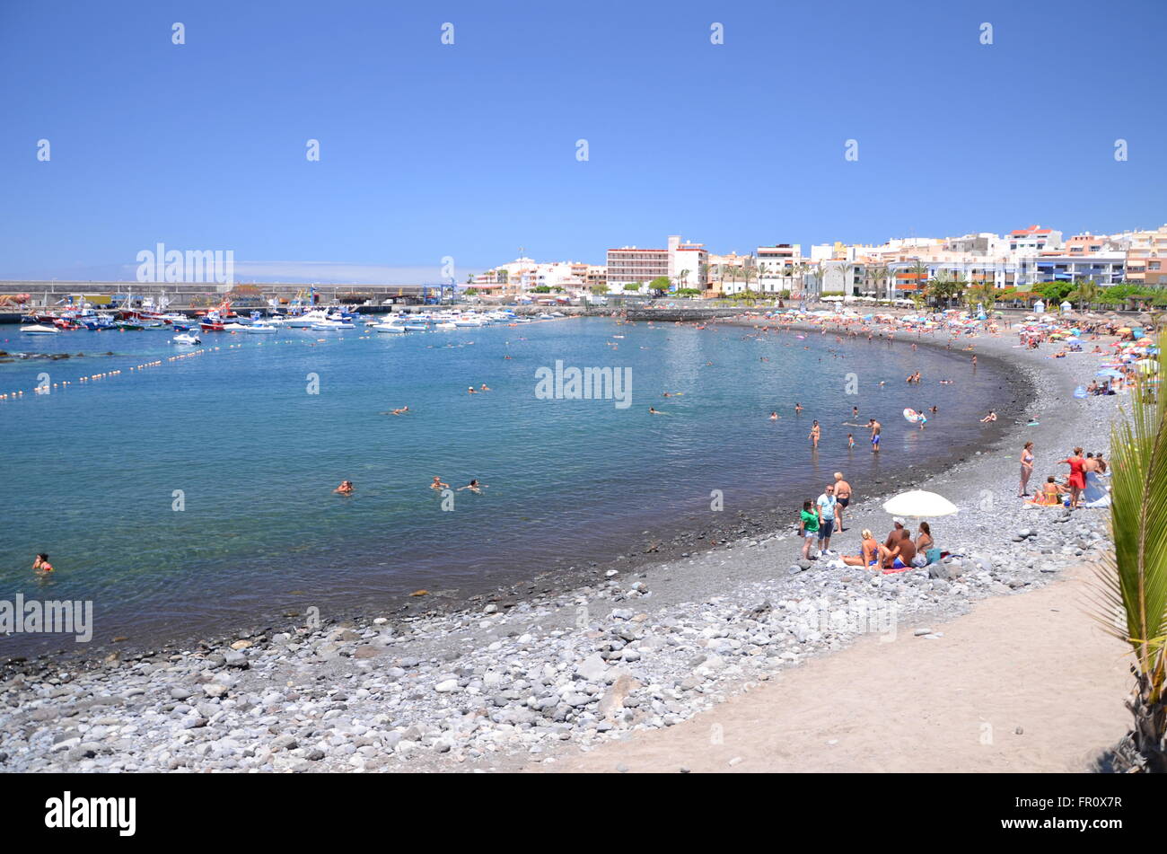 Pittoresca spiaggia di Playa de San Juan. Playa de San Juan è un piccolo villaggio di pescatori che si trova a sud-ovest dell'isola di Tenerife. Foto Stock