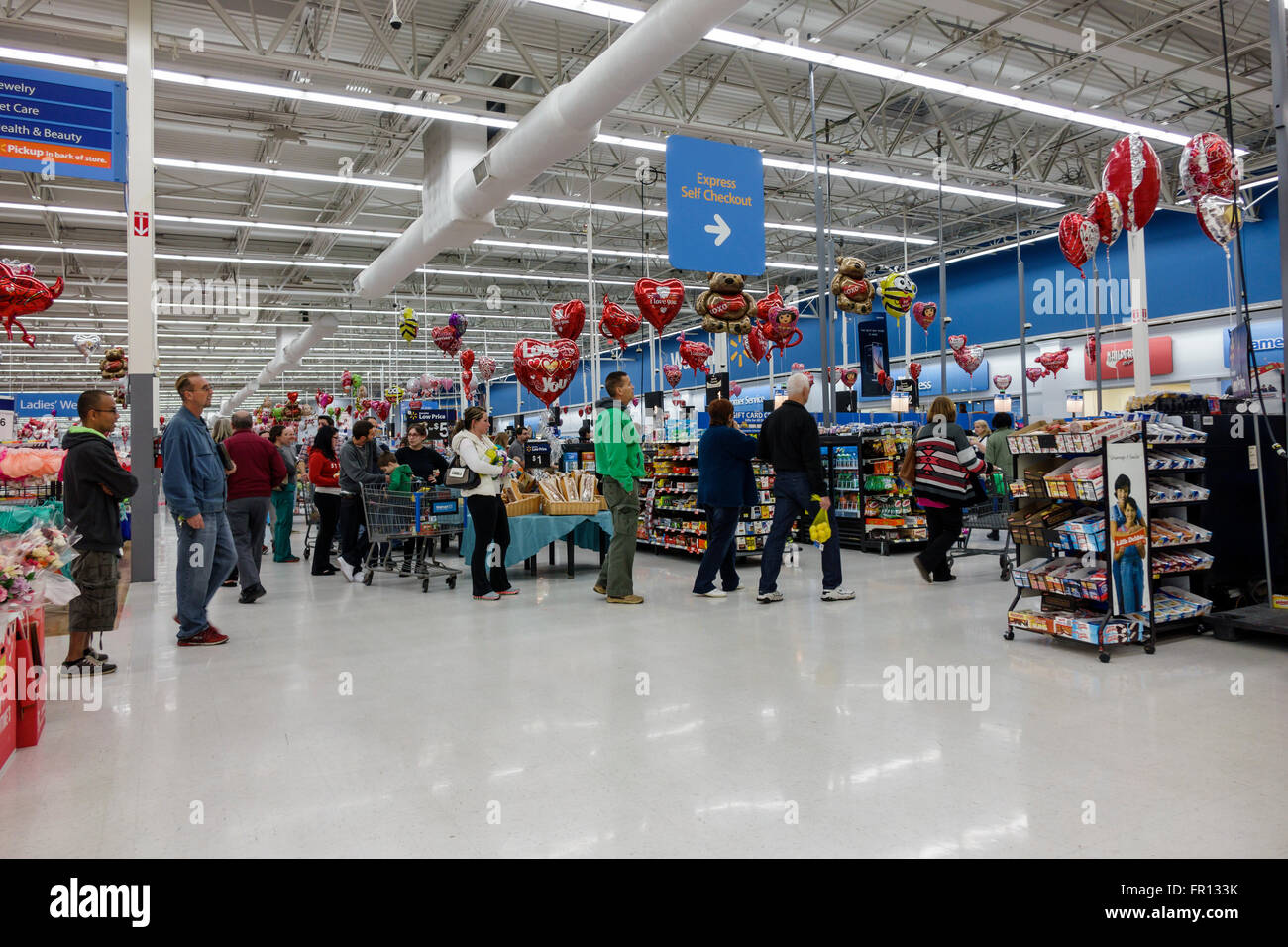 Florida New Port Richey, Walmart, discount grande magazzino, interno, shopping shopper shopping shopping negozi mercato mercati mercato di vendita selli Foto Stock